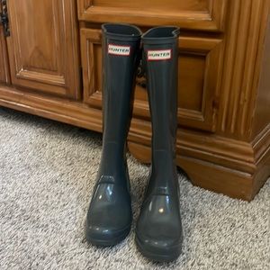 Size 7 grey hunter boots
